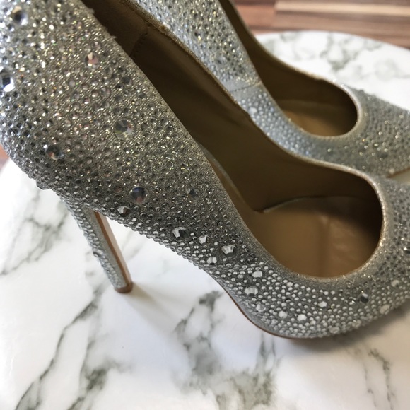 ‼️ Silver Diamond Pointed Toe Pumps Heels - Picture 7 of 8